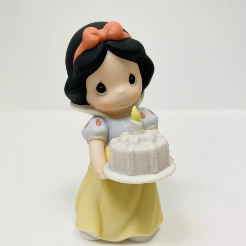 Precious Moments Snow White Figurine